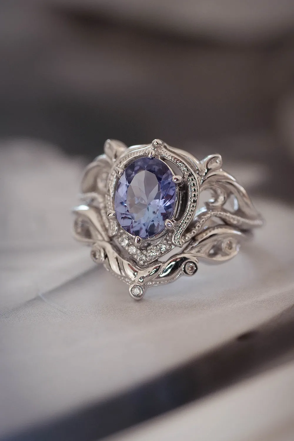 Bridal ring set with lavender tanzanite & diamonds / Lida oval