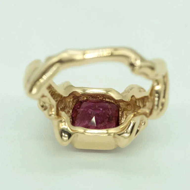 Erotica Figure Ring in Gold with Pink Tourmaline