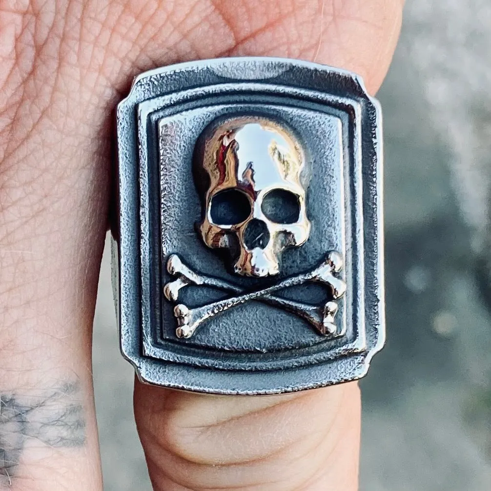 Skull & Crossbones - The Tombstone - R159