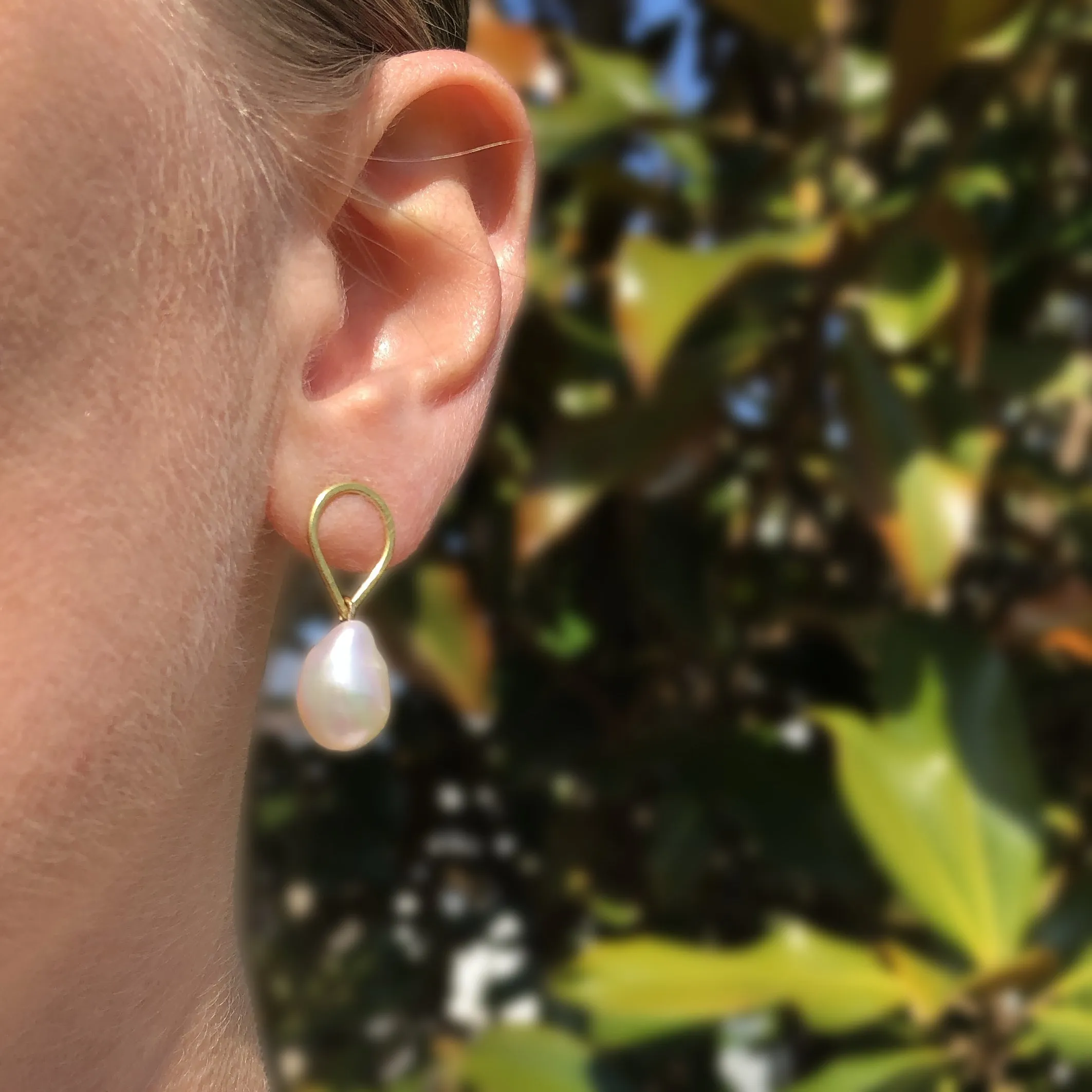 Small baroque pearl droplet earrings