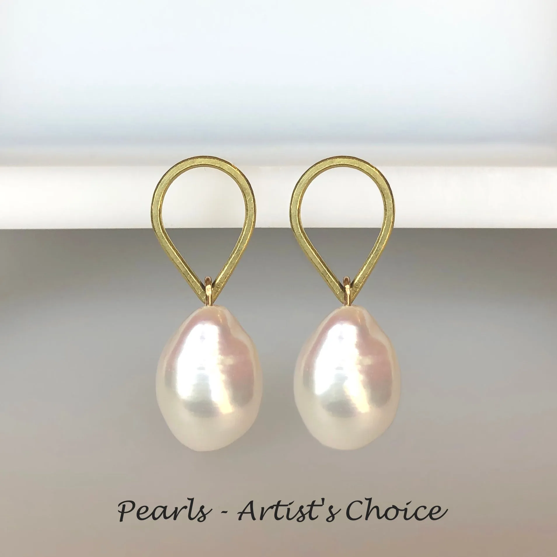 Small baroque pearl droplet earrings