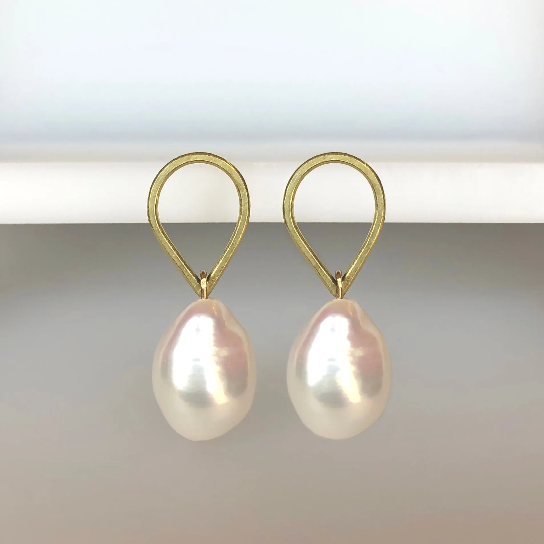 Small baroque pearl droplet earrings