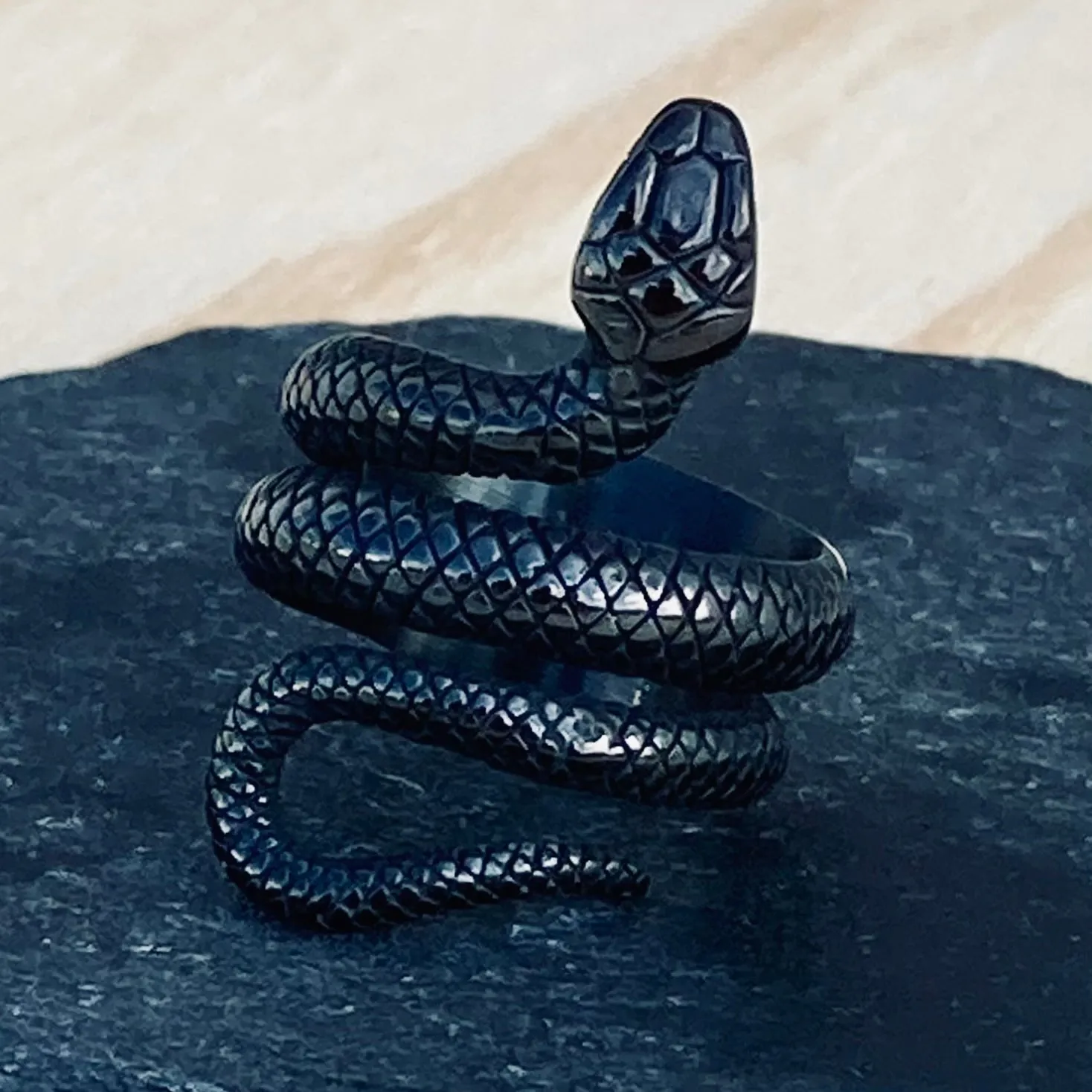 Snake Ring - Black - R131