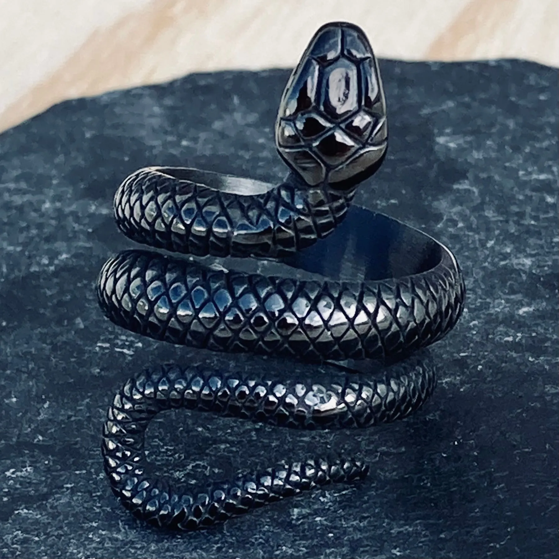 Snake Ring - Black - R131